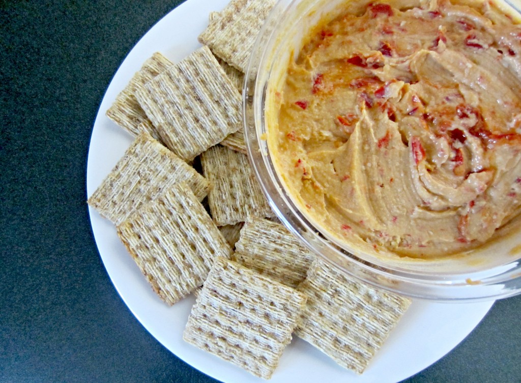 triscuits with red pepper hummus