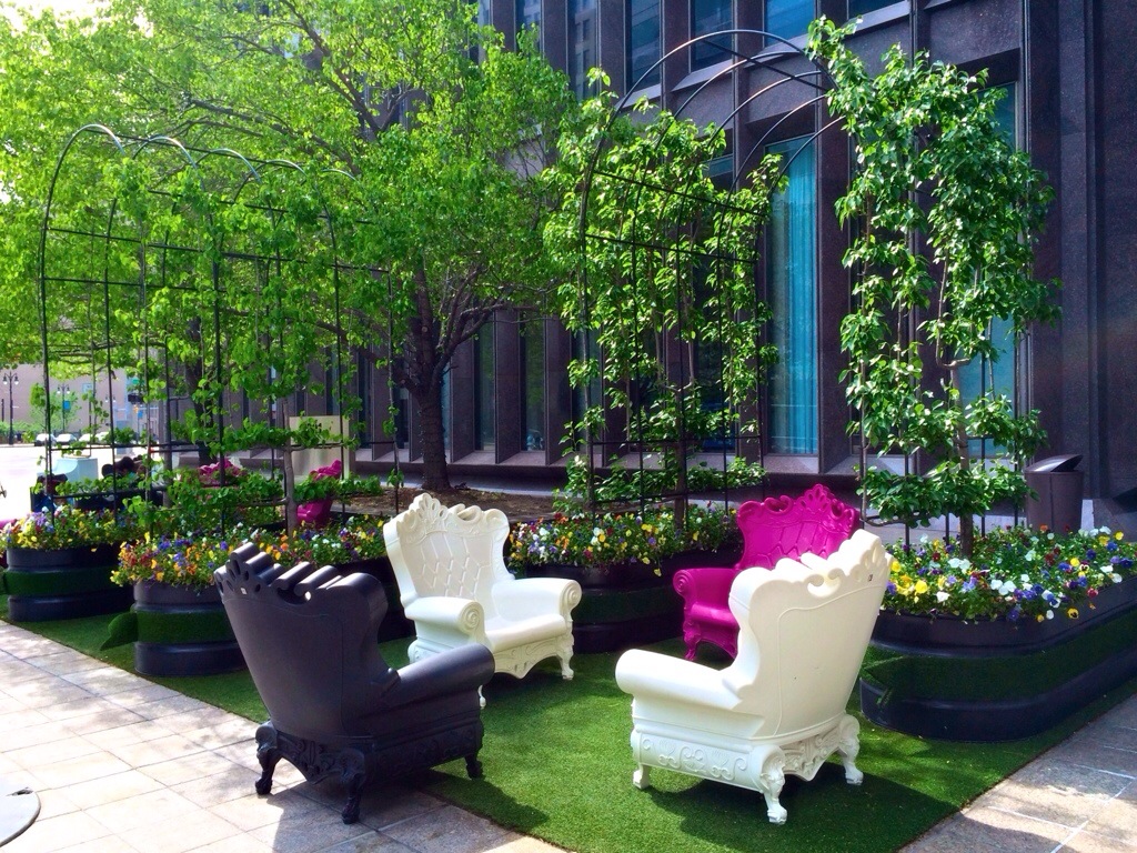 outside sitting area downtown detroit