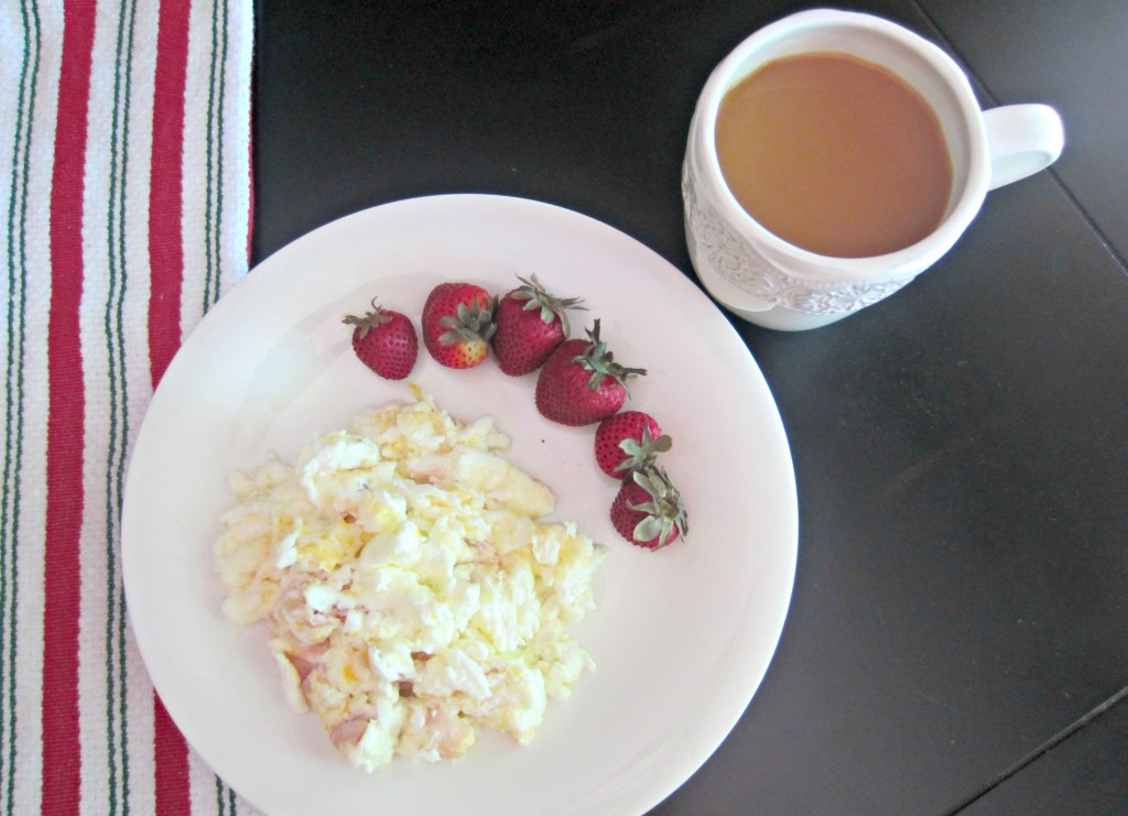 scrambled egg white with turkey and cheese