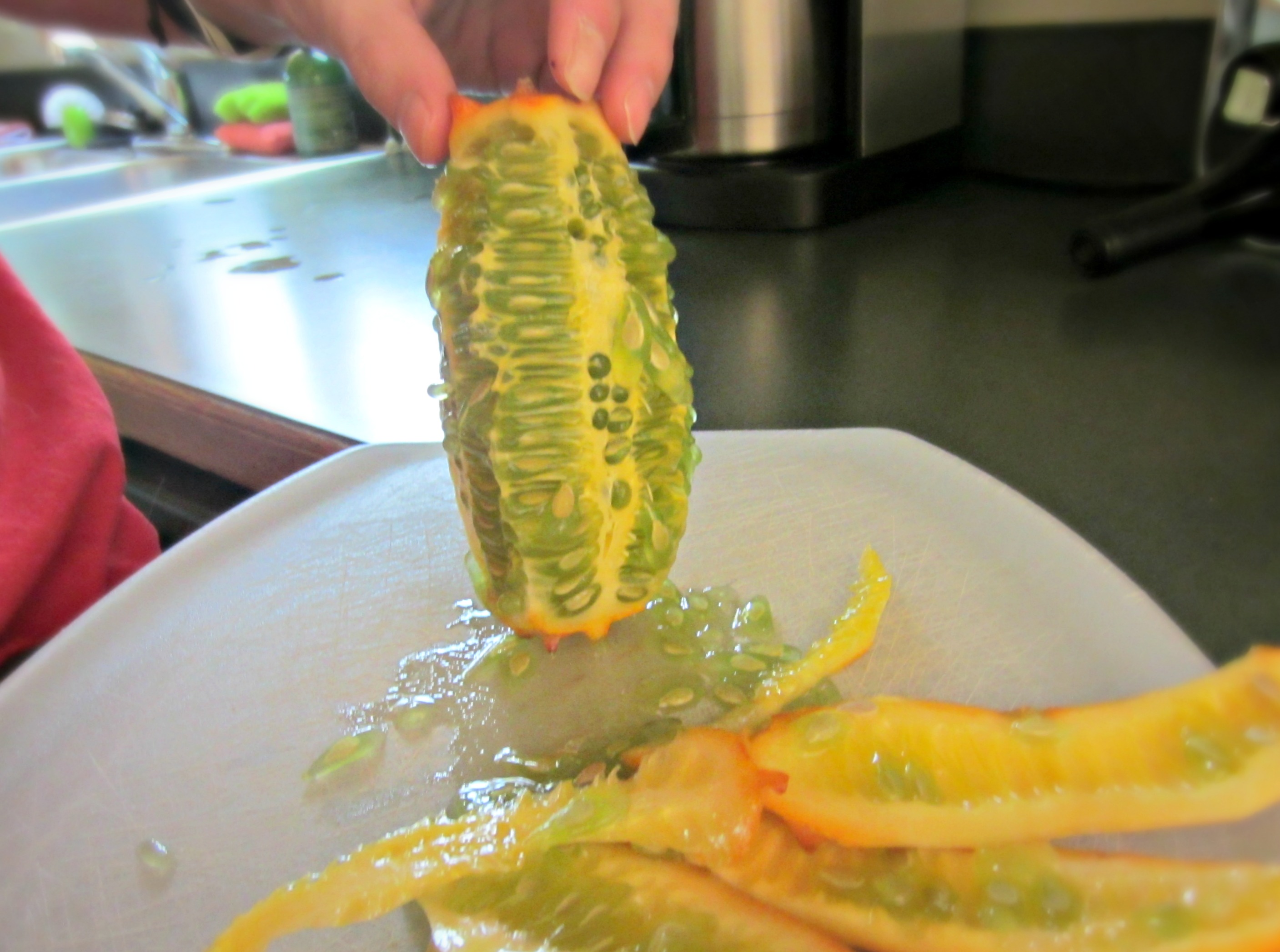 cutting horned melon