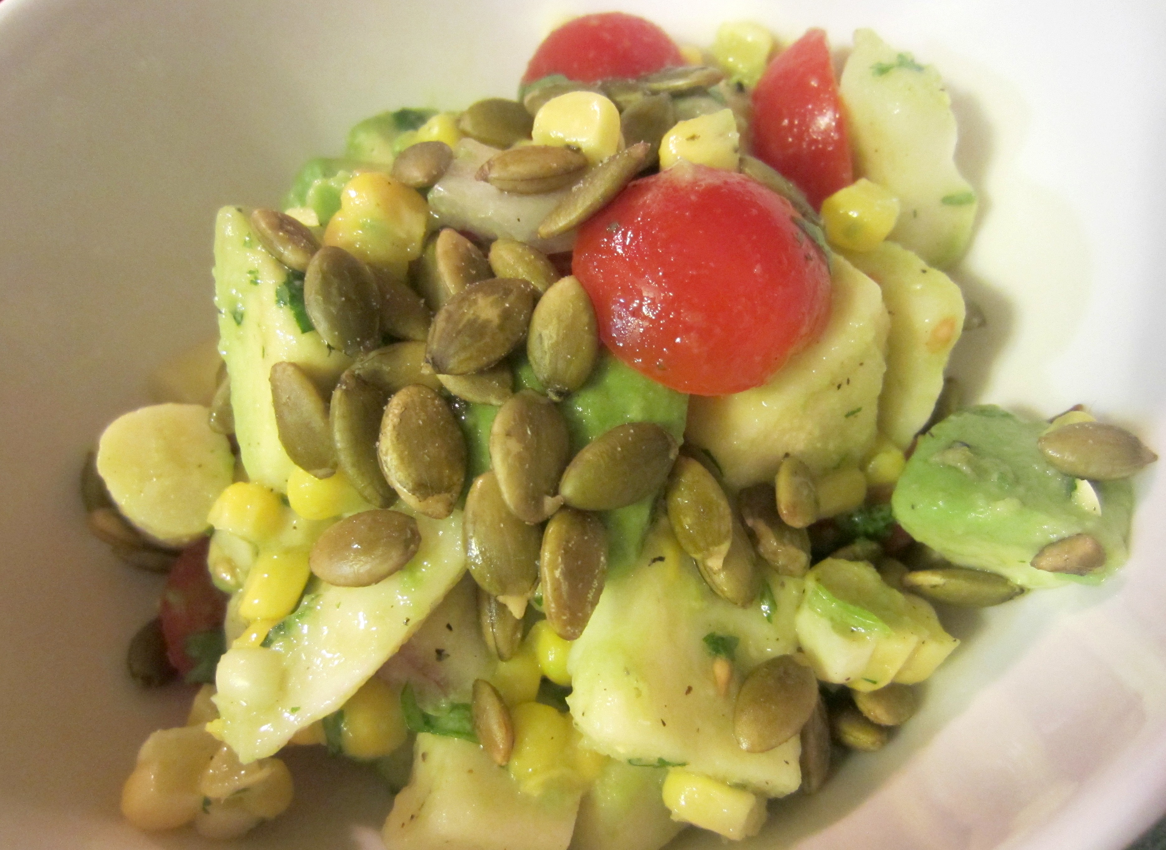 Avocado and hearts of palm healthy salad recipe