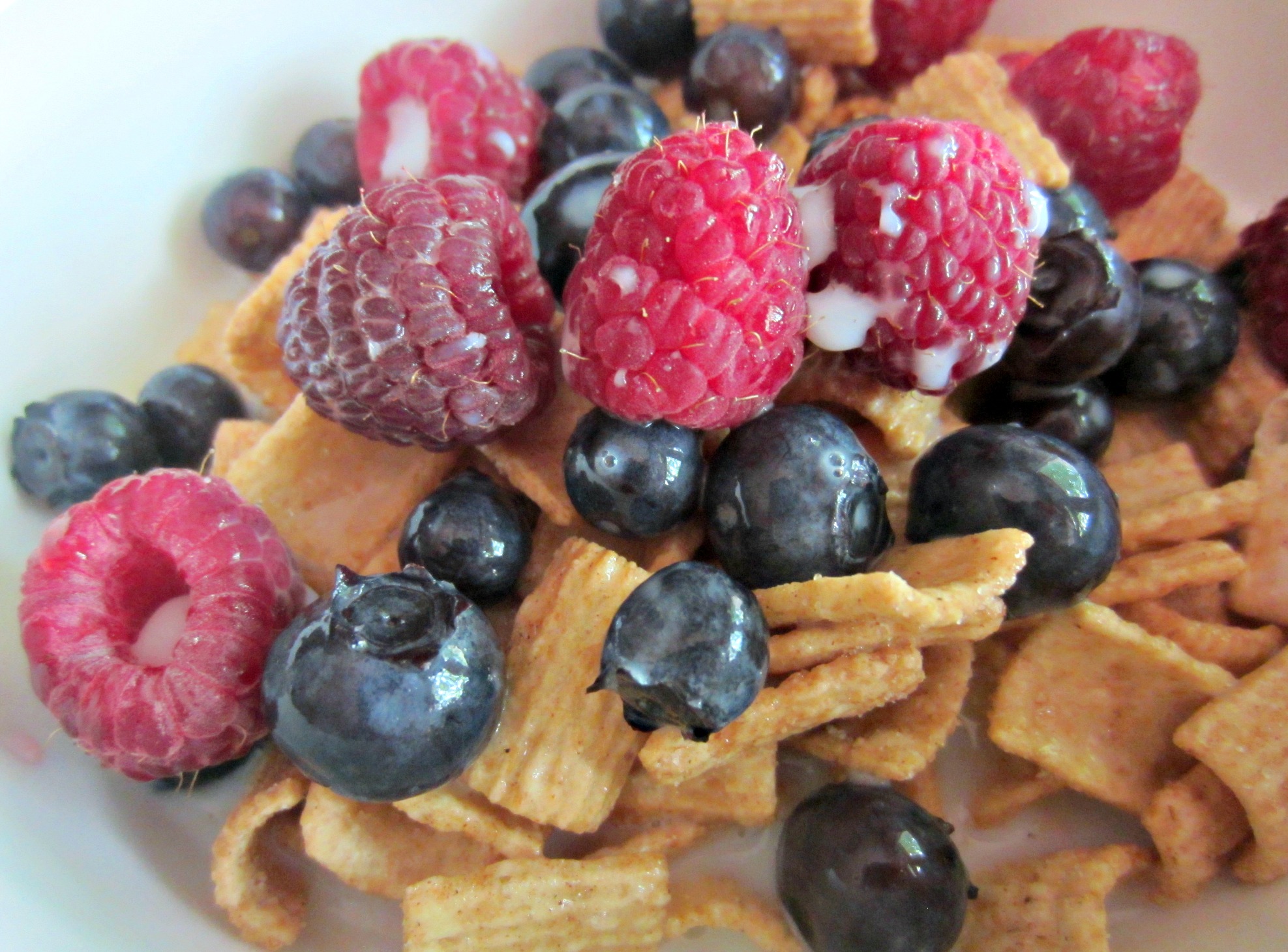 cascadian farms cinnamon crunch cereal with berries