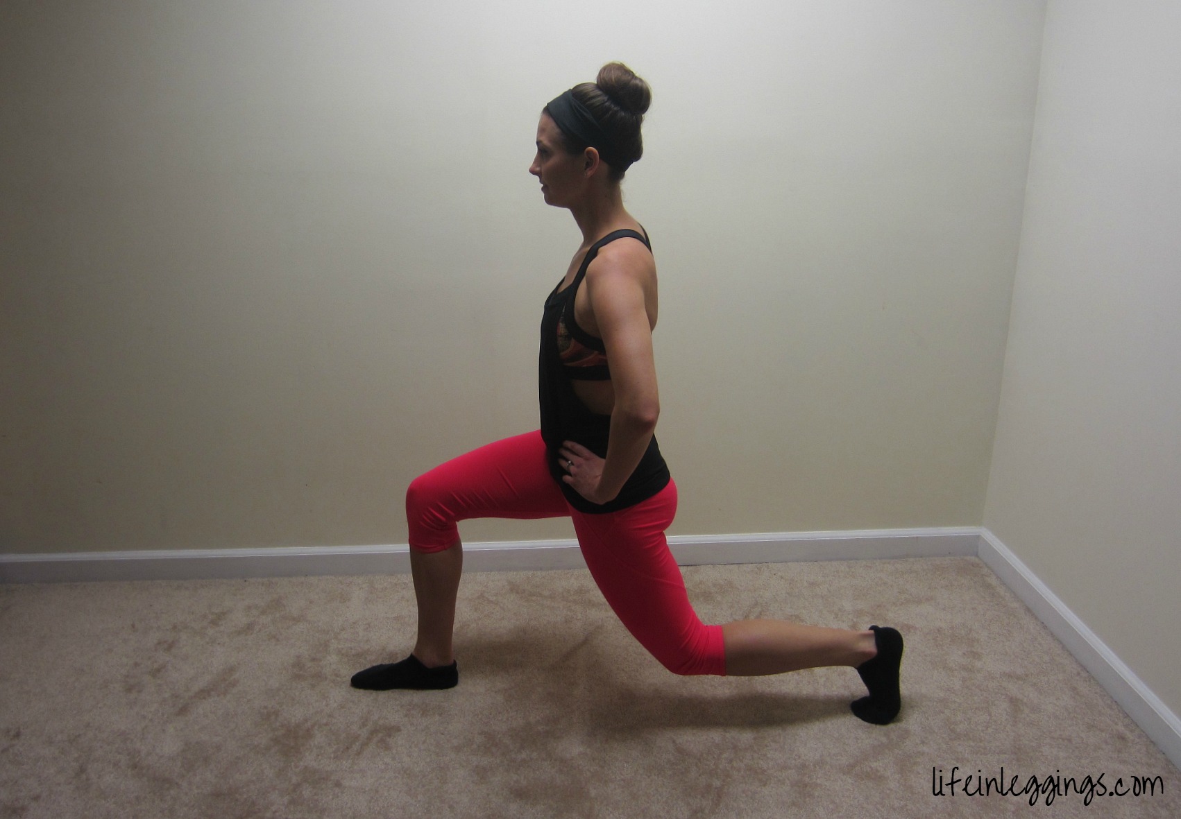 reverse lunge exercise demonstration